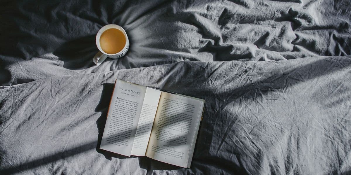 Book_and_Tea_In_Bed.JPG