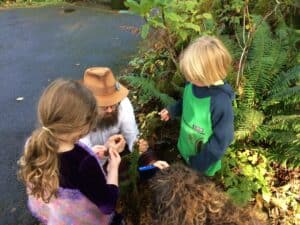 Roo teaching children about mushrooms.