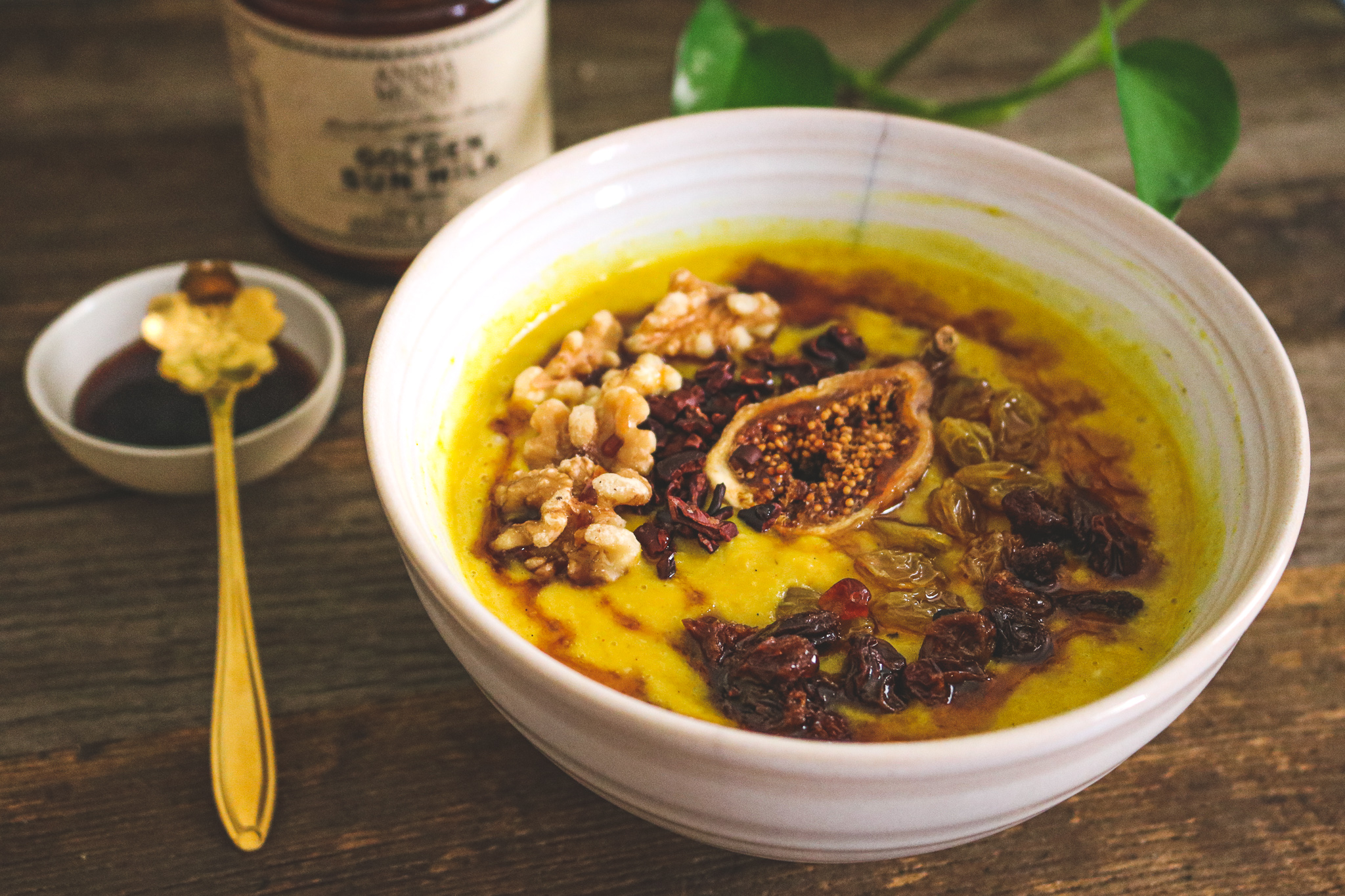 golden oats smoothie bowl