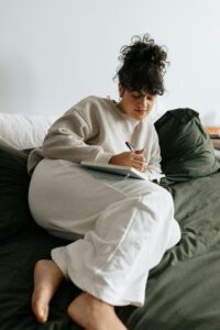 Menstruate